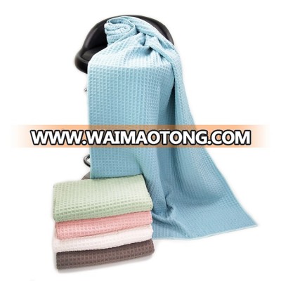 Wholesale customized logo mesh bag small and large size pocket gym weave quick drying microfiber waffle towel